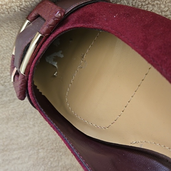 Tahari Venice Maroon Ballerina Flats with Golden Buckle Size 8M - Picture 8 of 8